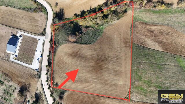 1-KOCAELİ PAMUKLAR MAHALLESİNDE TAHTALI GÖLETİ MANZARALI ASFALTA CEPHE SATILIK ARSA 